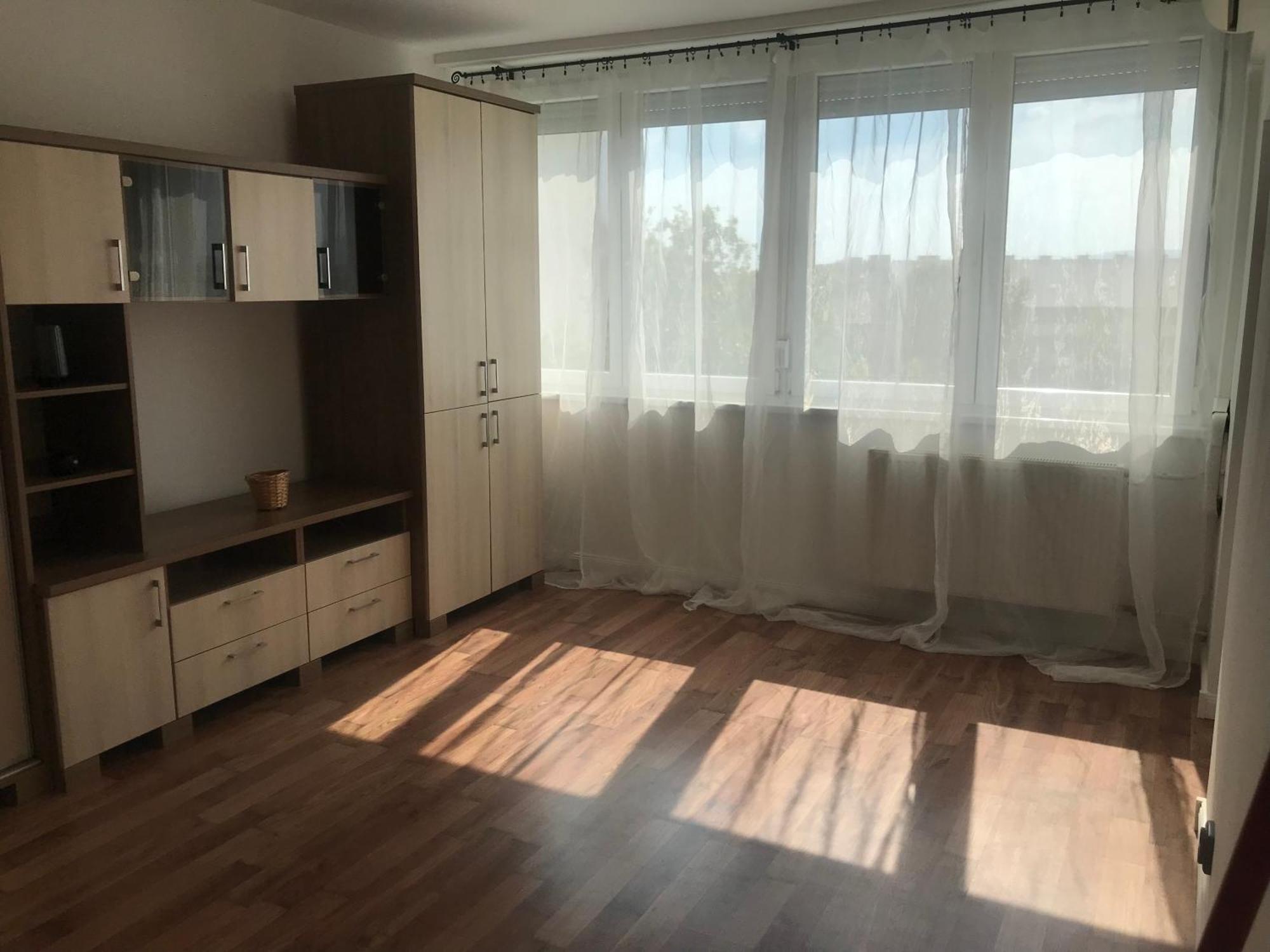Pillango Parki Kis Lakas 15 Percre A Belvarostol Budapest Exterior photo