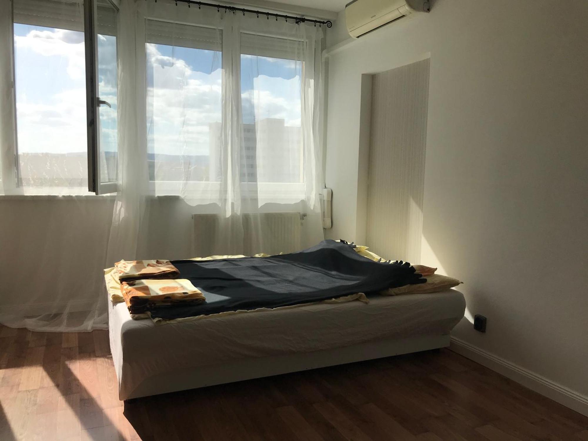 Pillango Parki Kis Lakas 15 Percre A Belvarostol Budapest Exterior photo